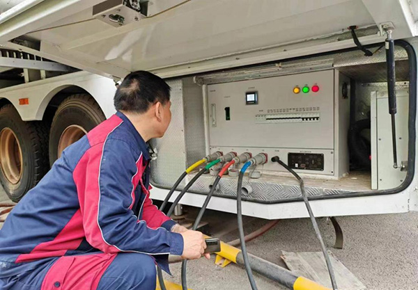 核酸檢測車調(diào)試。招商積余重慶公司供圖