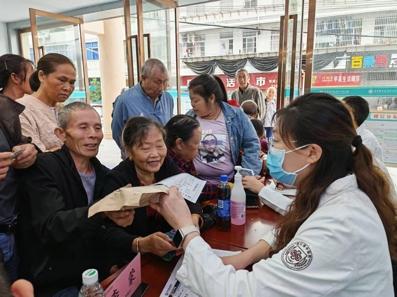 義診現(xiàn)場。