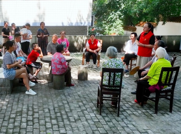 普法宣傳現(xiàn)場(chǎng)。（資料圖）王云川攝