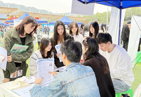 雙選會(huì)現(xiàn)場(chǎng)。晏紅霞攝