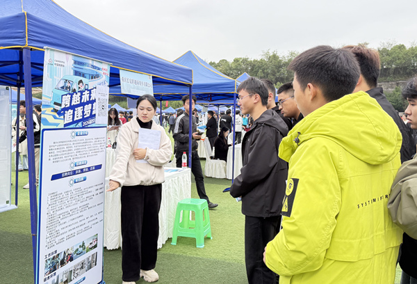 雙選會(huì)現(xiàn)場(chǎng)。晏紅霞攝