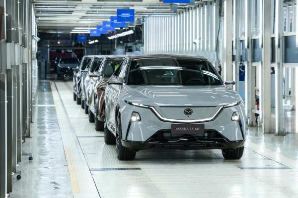 長(zhǎng)安馬自達(dá)EZ-60下線。主辦方供圖