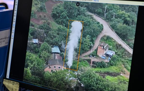 無人機采集數(shù)據。崔景印攝