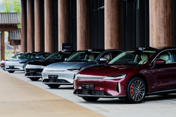 新車展示。主辦方供圖