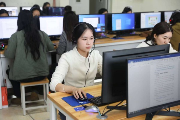 人工智能技術(shù)賽事現(xiàn)場(chǎng)。永川區(qū)教師進(jìn)修學(xué)校供圖