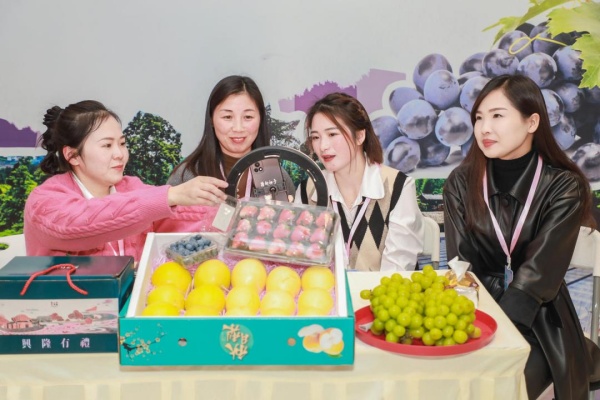 助農(nóng)直播現(xiàn)場。興隆鎮(zhèn)供圖