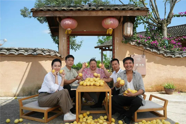 微短劇《花開檸鄉(xiāng)》劇照。潼南區(qū)融媒體中心供圖