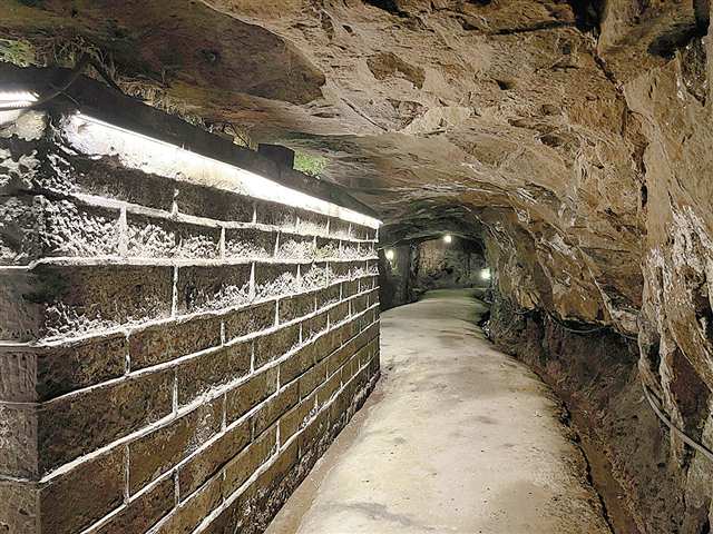 近日拍攝的“四普”新發(fā)現——虎頭巖要塞。這一處不可移動文物位于渝中區(qū)石油路街道長和路與虎踞路交叉口的重慶市人民防空宣傳教育館內。該處要塞建成于一九四二年，面積四百余平方米。（受訪者供圖）