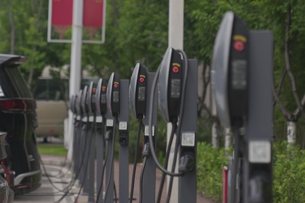 西部航空重慶基地新能源充電樁。西部航空供圖