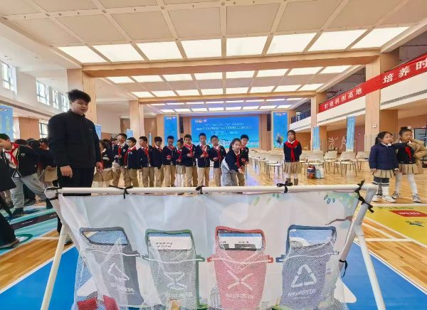 孩子們積極參與活動。任峰攝