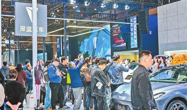 11月21日，2025第十六屆重慶汽車消費(fèi)節(jié)暨第六屆重慶房車生活節(jié)在重慶國際博覽中心開幕。（活動組委會供圖）