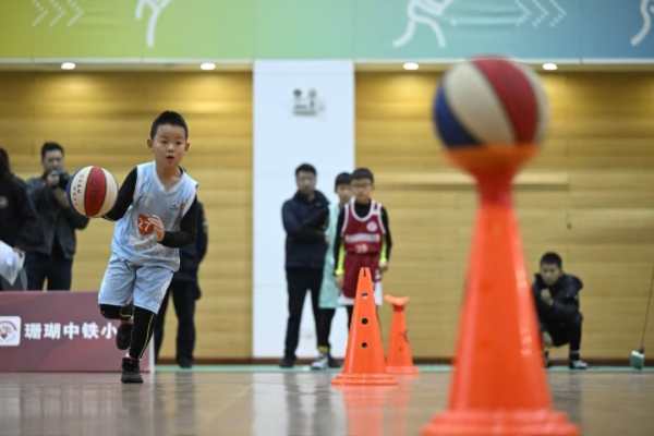 學生們參與評級現(xiàn)場。王雄