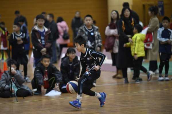 學生們參與評級現(xiàn)場。王雄