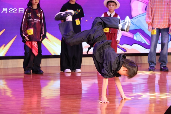 2025第三屆重慶市街舞大賽九龍坡區(qū)展演現(xiàn)場。主辦方供圖