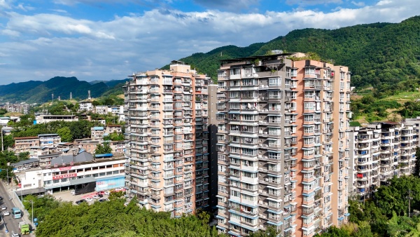 電梯換新過(guò)后的興旺華都小區(qū)。馮奧攝