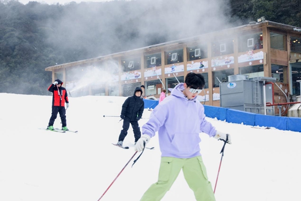 金佛山滑雪場開門迎客。受訪單位供圖