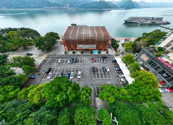 濱江路公共停車場。豐都縣委宣傳部供圖