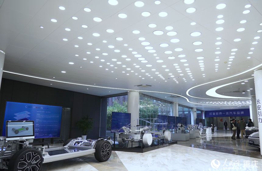 長安汽車全球研發(fā)中心內(nèi)展示的研發(fā)成果。人民網(wǎng)記者 劉祎