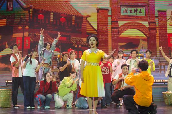 木洞山歌改編的《爺爺?shù)纳礁琛费莩霈F(xiàn)場。重慶文化藝術(shù)職業(yè)學院供圖