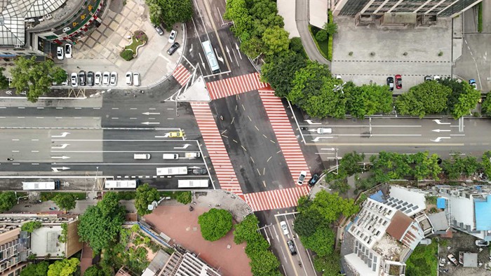 大渡口區(qū)柏華街松青路路口優(yōu)化交通組織。 警方供圖