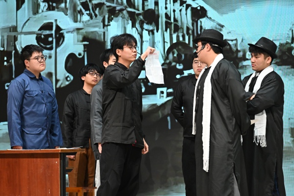 演出現(xiàn)場。重慶理工大學(xué)供圖