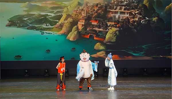 人偶劇《哪吒之馬路頑童》展演現(xiàn)場。人保財險重慶分公司供圖