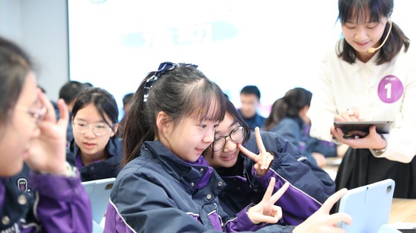 全市初中道德與法治優(yōu)質(zhì)課大賽現(xiàn)場。重慶市巴蜀中學校供圖