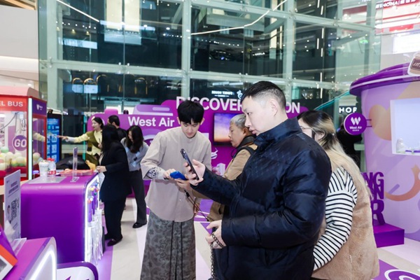 快閃路演活動現(xiàn)場。西部航空供圖