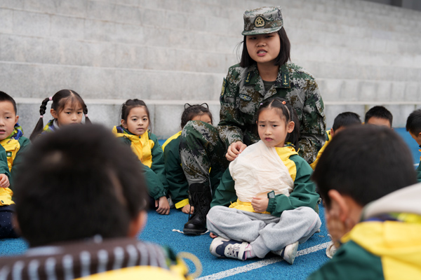 醫(yī)療救護(hù)體驗(yàn)。周久淞攝