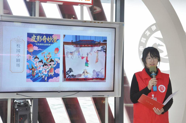 志愿者進(jìn)行非遺宣講。西南大學(xué)供圖