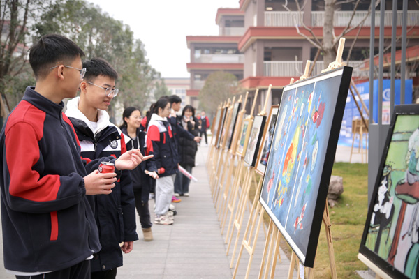 繪畫作品展區(qū)。唐文蕤攝