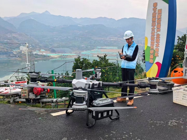 無人機(jī)運(yùn)輸奉節(jié)臍橙。奉節(jié)縣融媒體中心供圖