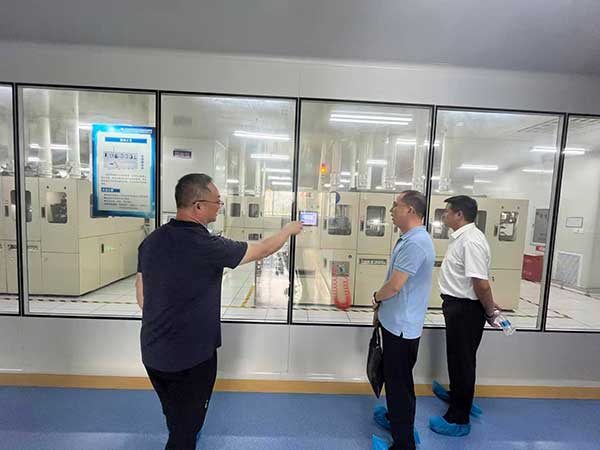 農業(yè)銀行梁平支行走訪重慶平偉實業(yè)股份有限公司。重慶市委金融辦供圖